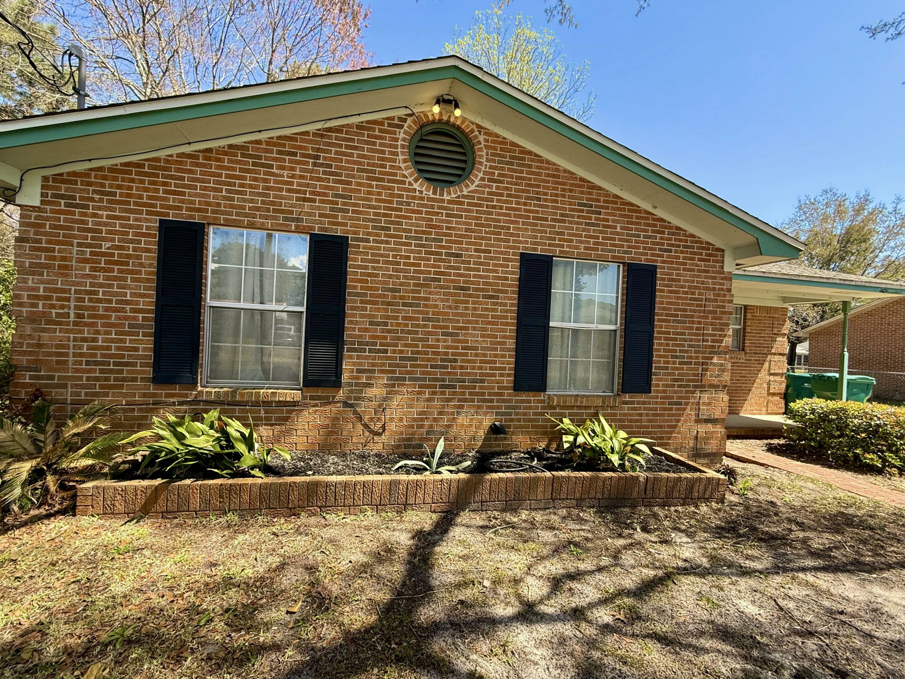 Property Photo: 243 Paschel Avenue FL 32569