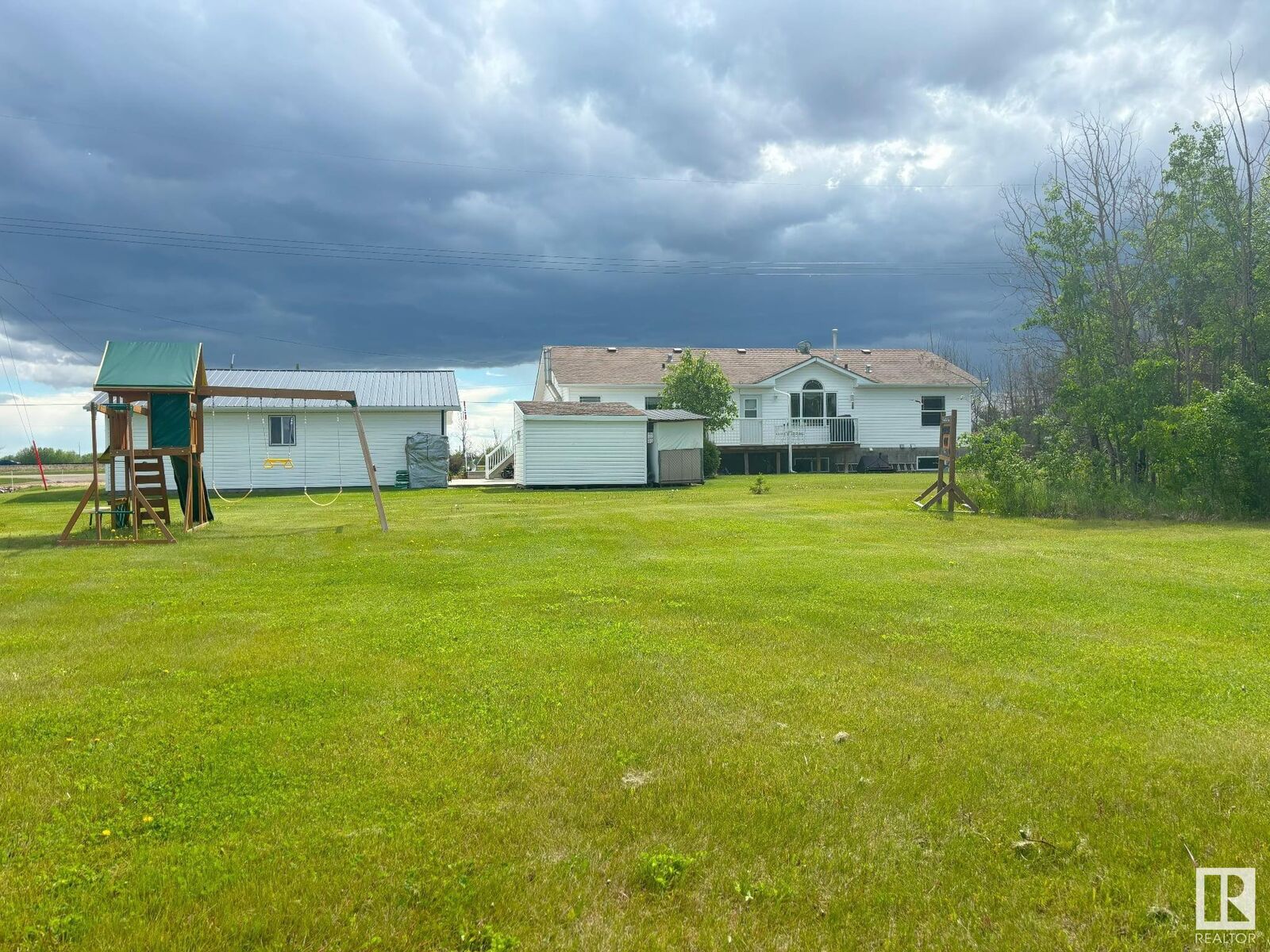 Property Photo: 4704 50 Avenue AB T0B 4A0