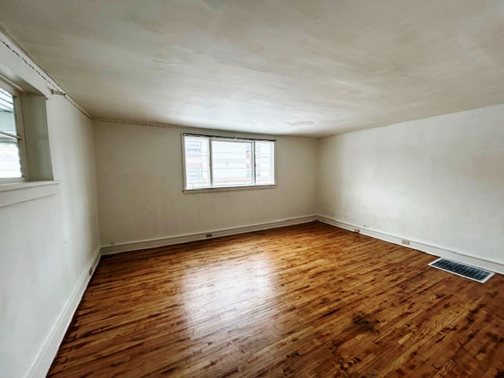 Property Photo:  1027 E 7th Street  PA 16503 