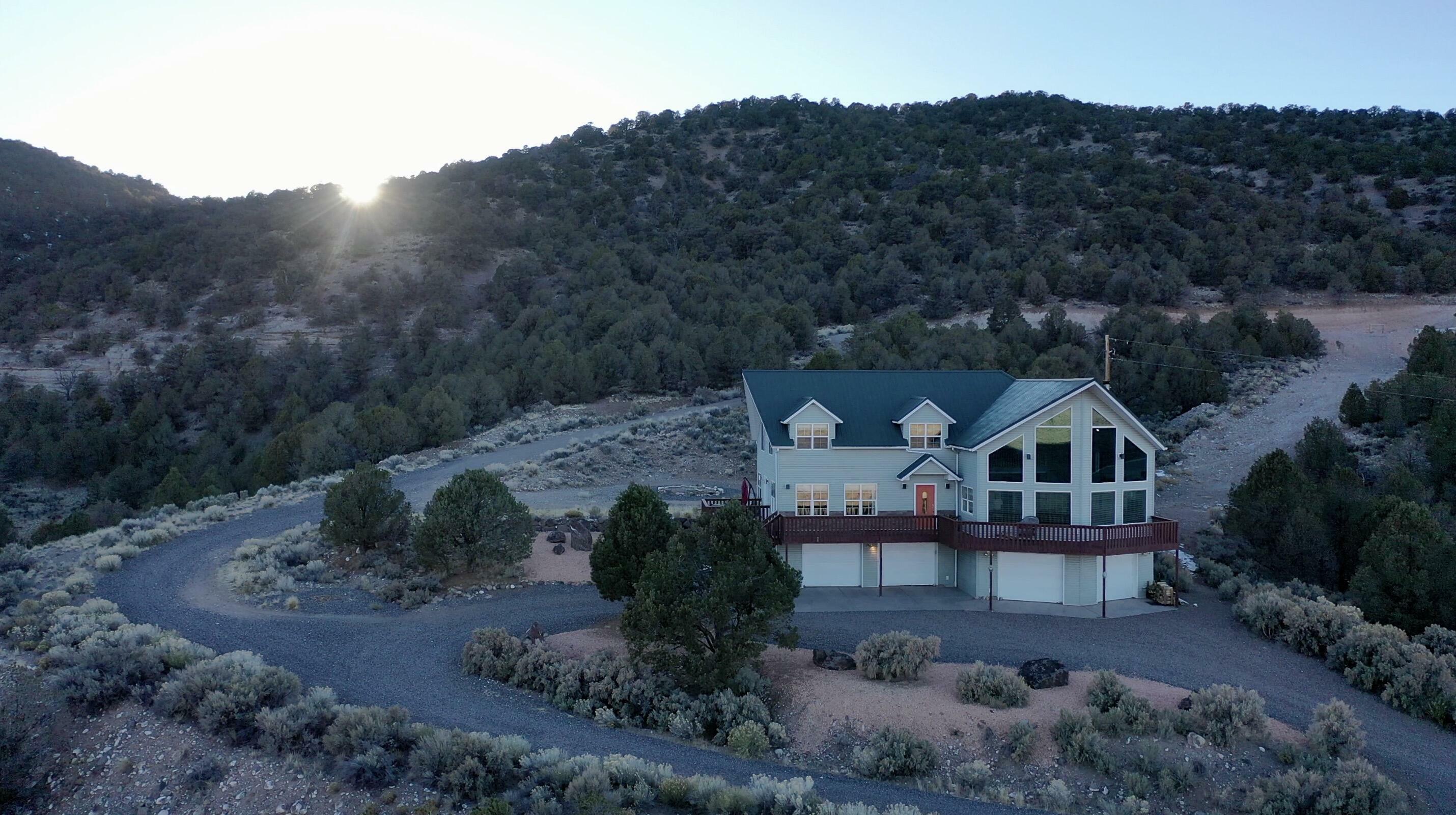 Property Photo: 1915 E Bailey Acres Dr UT 84759