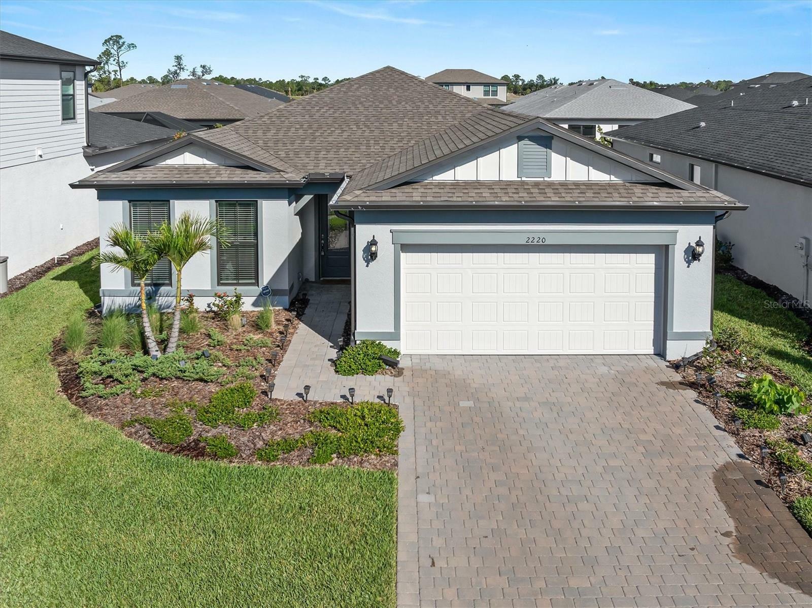 Property Photo: 2220 Darley Oak Way FL 34289