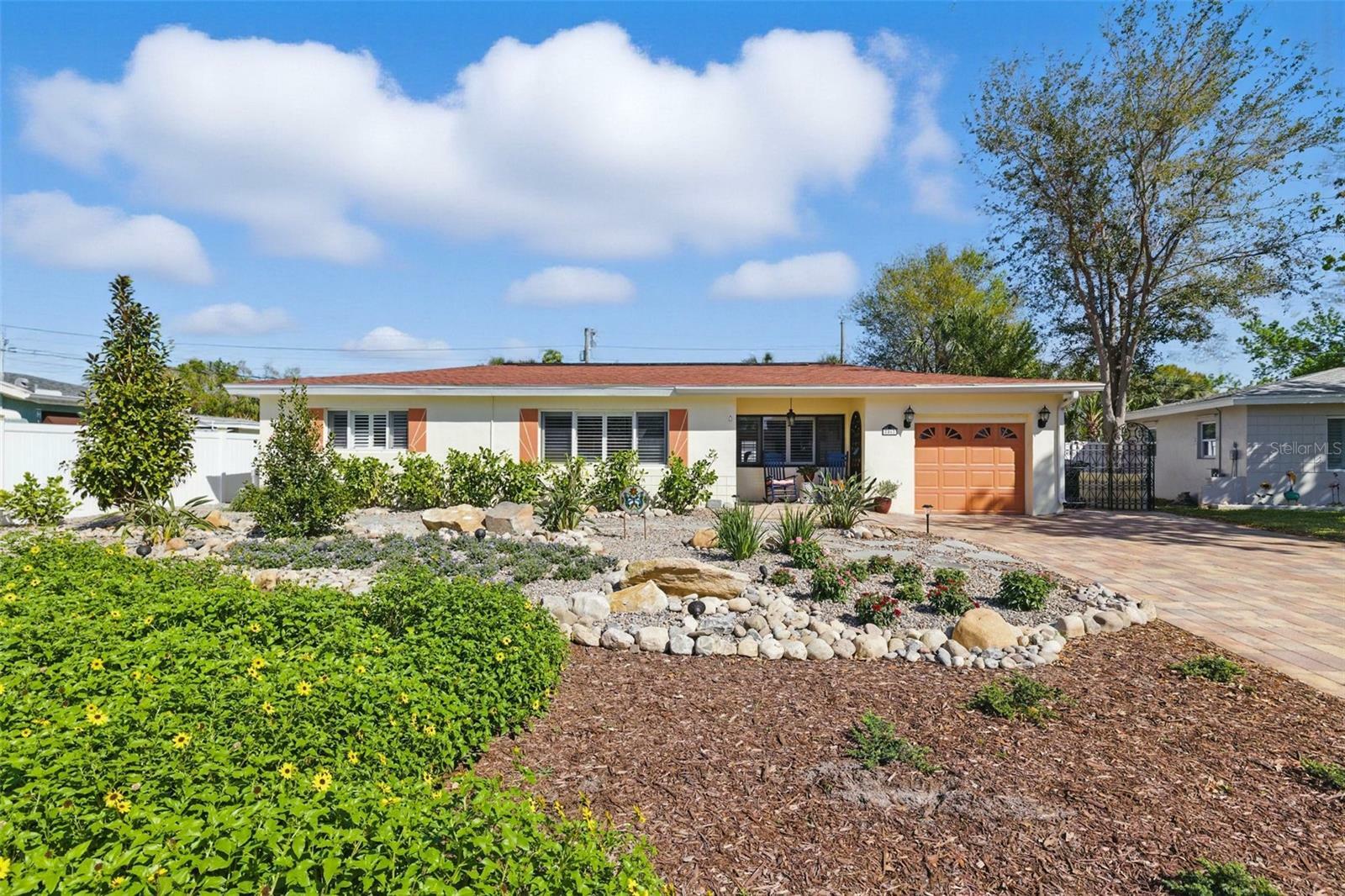 Property Photo: 8467 8th Way N FL 33702