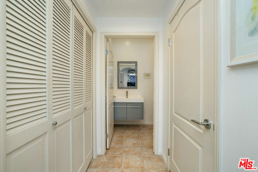 Property Photo: 7218 Hillside Avenue 101 CA 90046