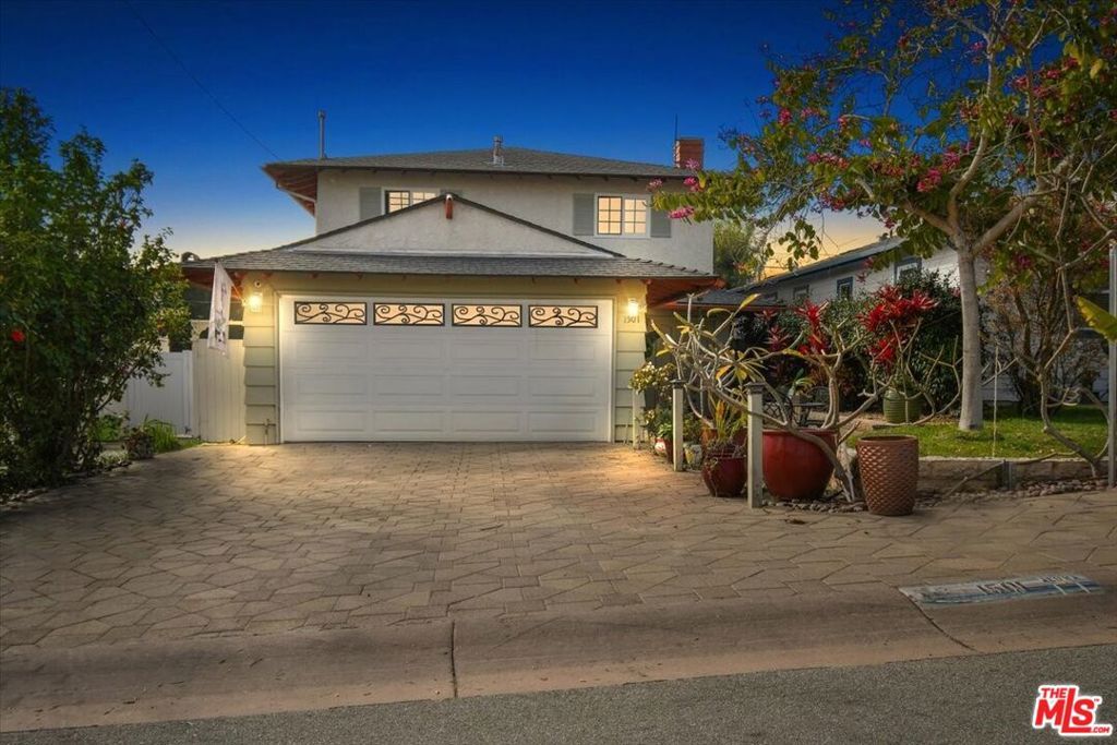 Property Photo: 1501 Oak Avenue CA 90266