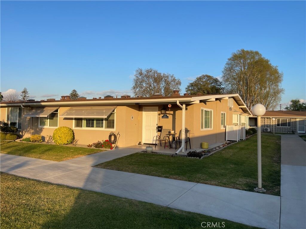 Property Photo:  13811 Thunderbird M1 57G  CA 90740 