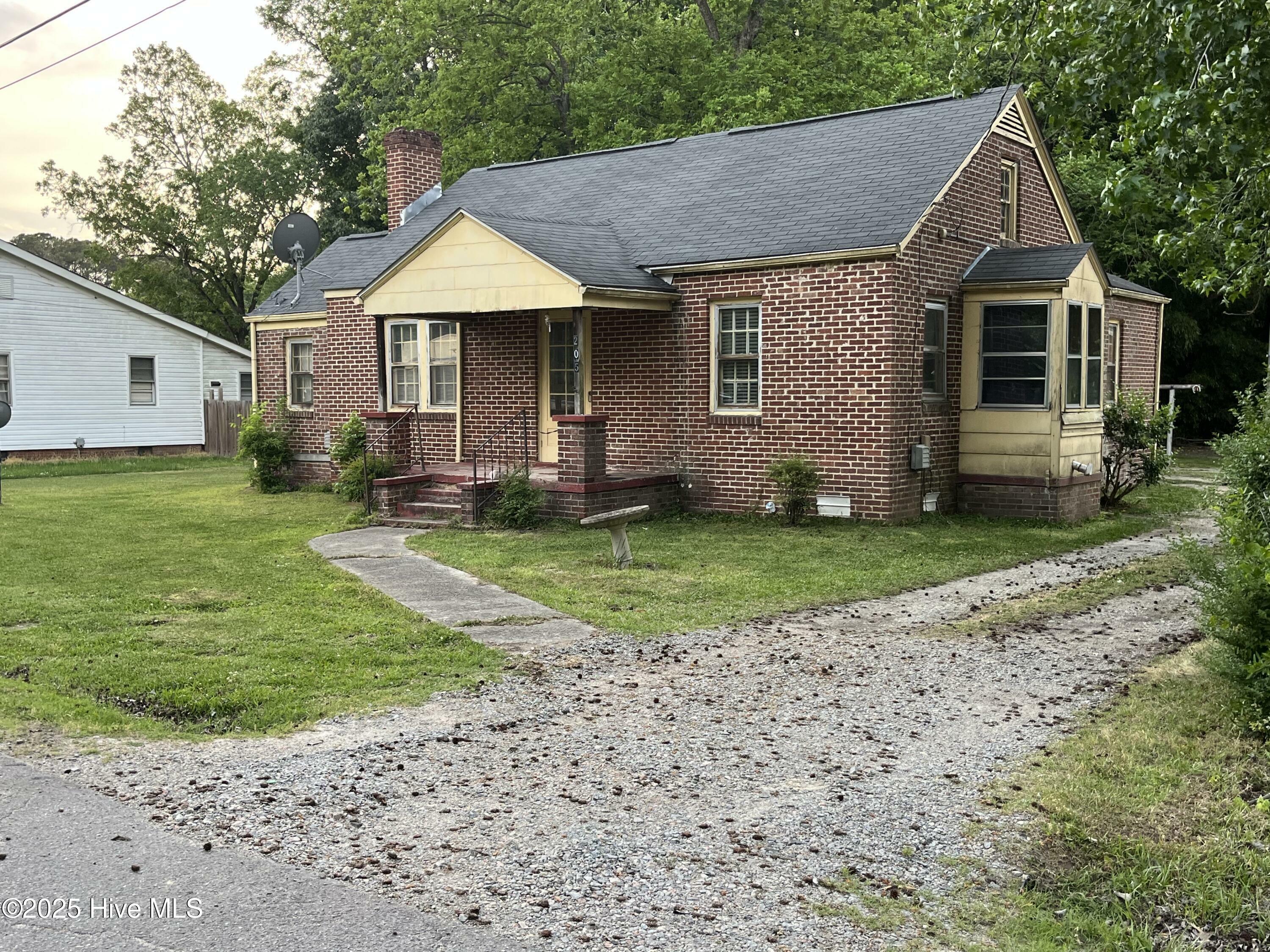 Property Photo: 205 Maple Street NC 27869