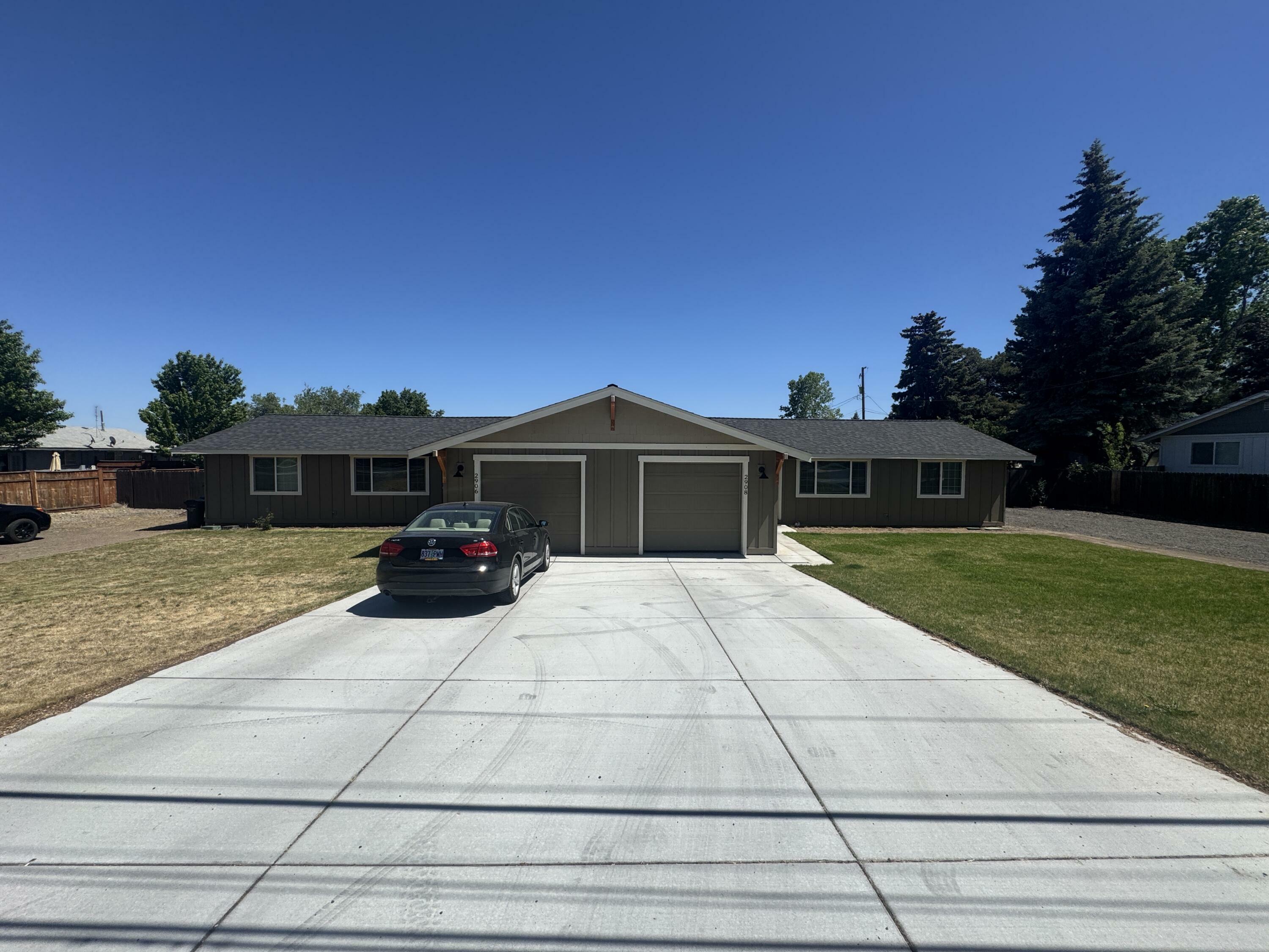 Property Photo: 2906 SW Canal Boulevard OR 97756