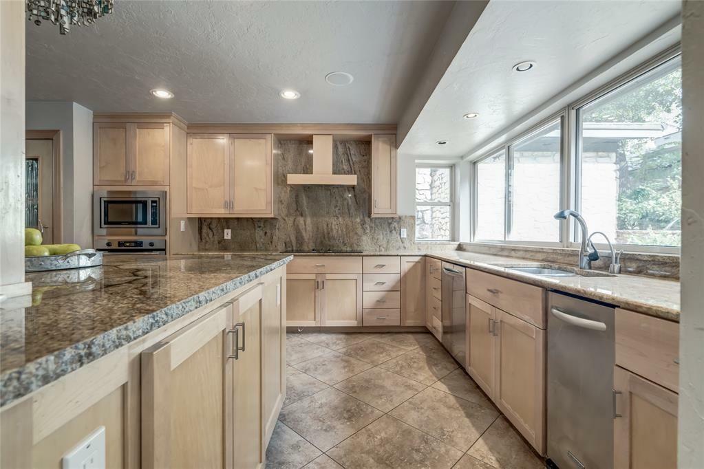 Property Photo: 1004 Oak Tree Drive OK 73025