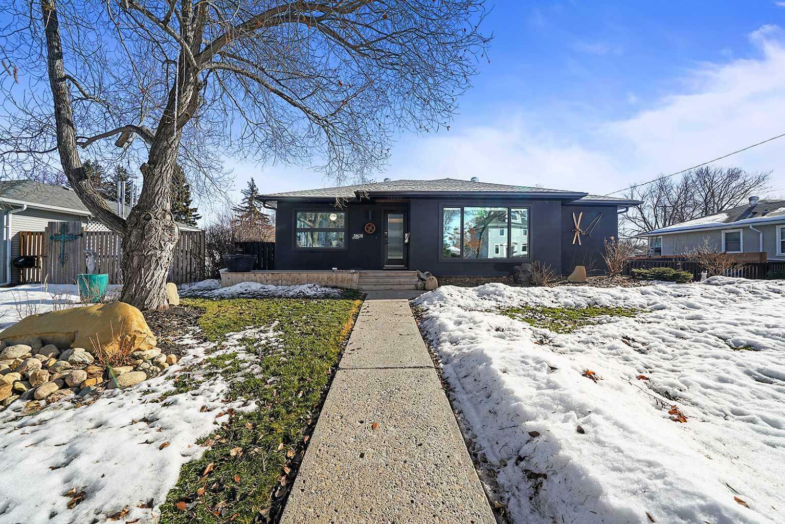 Property Photo:  5805 45 Avenue  AB T4N 3M1 