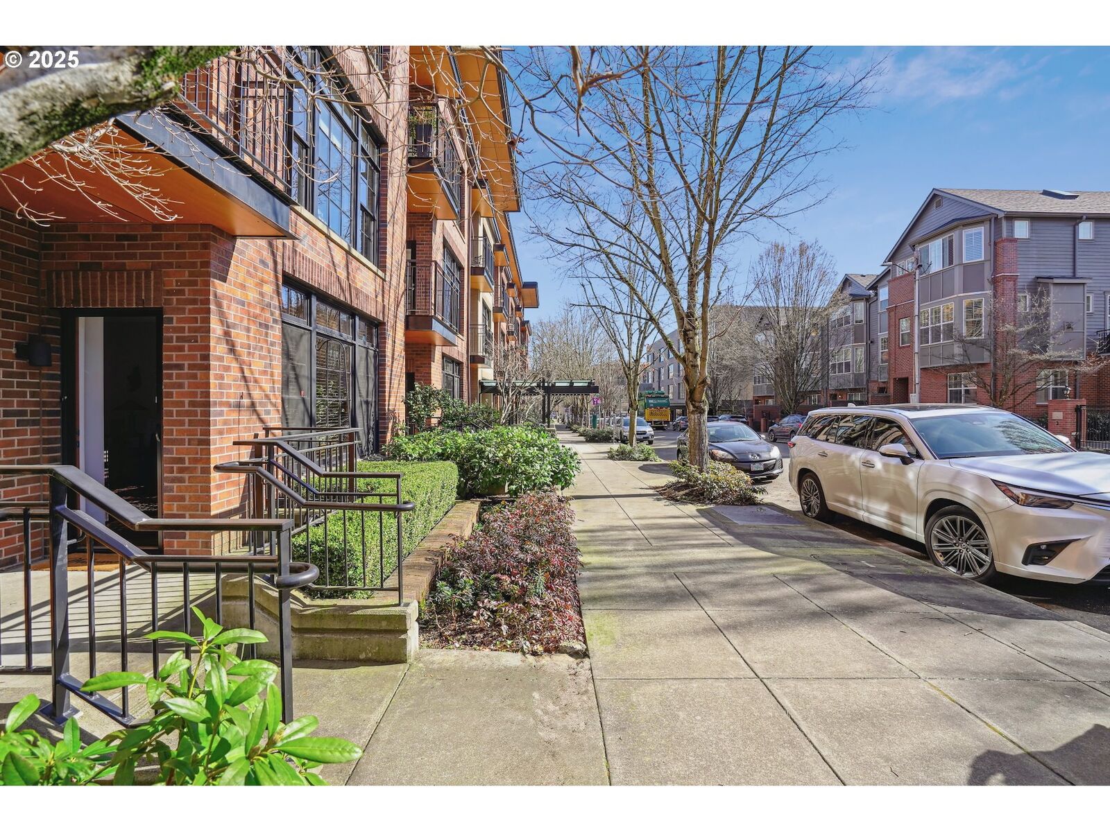 Property Photo:  2335 NW Raleigh St 123  OR 97210 