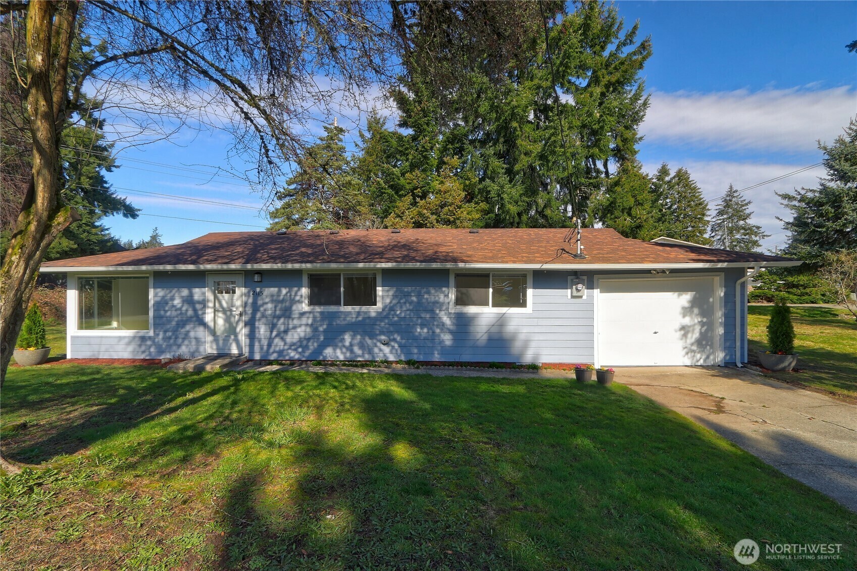 Property Photo:  2115  Pinehurst Avenue  WA 98203 