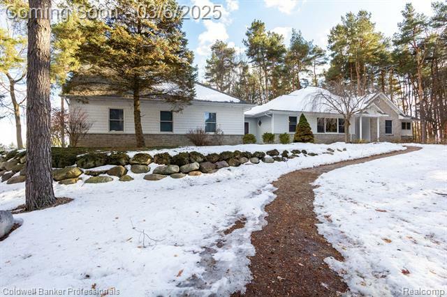 Property Photo:  811 Ramsgate Lane  MI 48371 