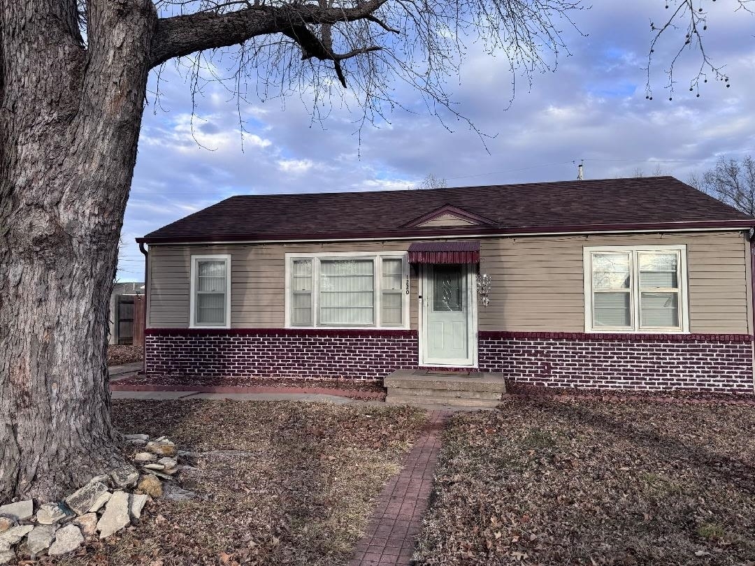 Property Photo:  1220 N Manchester Ave  KS 67114-2539 