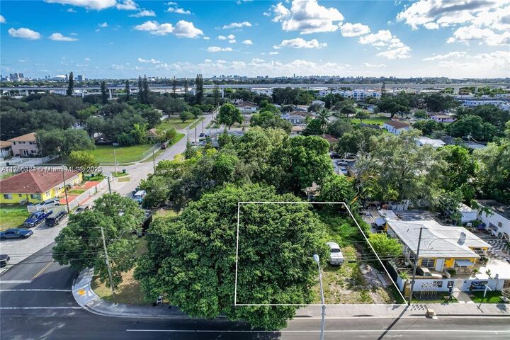 3114 NW 46th St  Miami FL 33142 photo