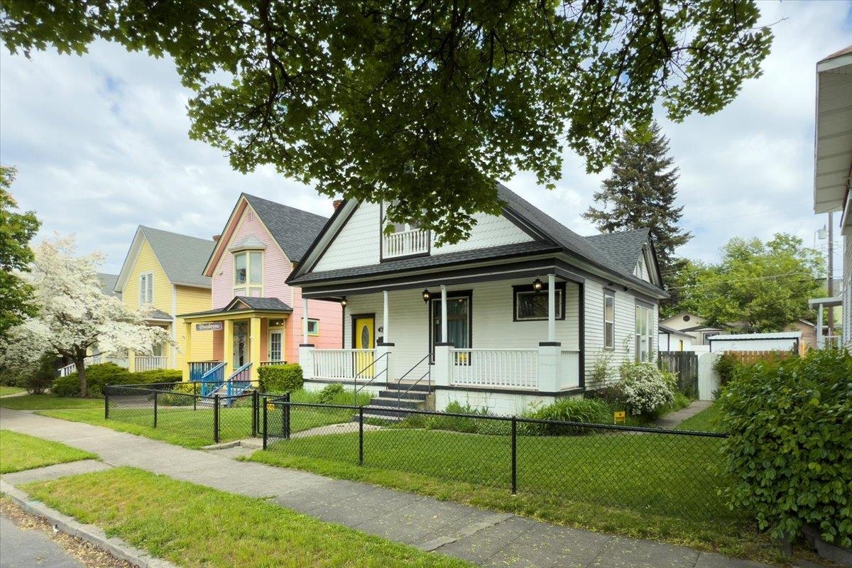 Property Photo: 1610 W Dean Ave WA 99201