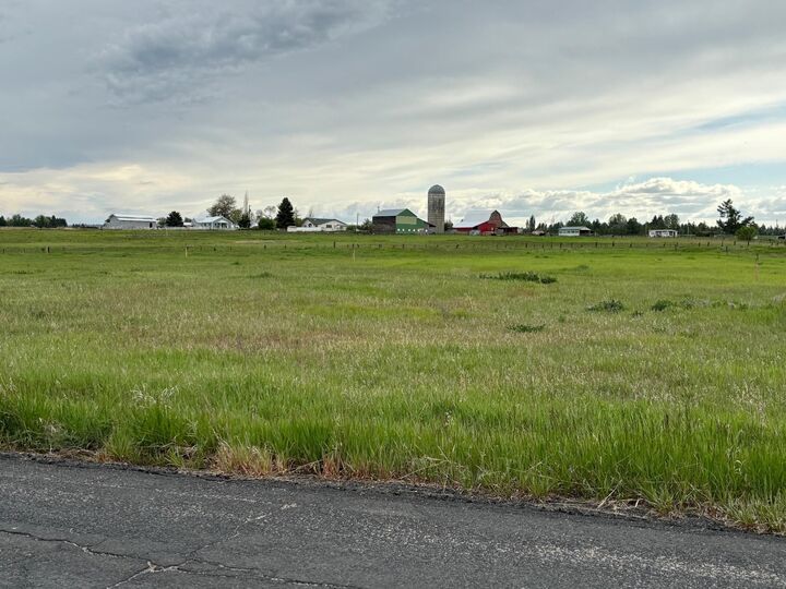 Property Photo:  28115 N North Rd  WA 99006 