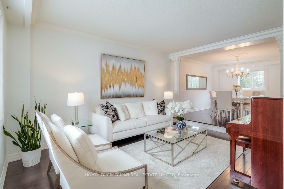 Property Photo: 28 Dunvegan Drive ON L4C 6K1