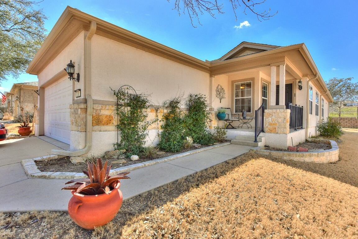 Property Photo:  211 Bright Leaf Trail  TX 78633 