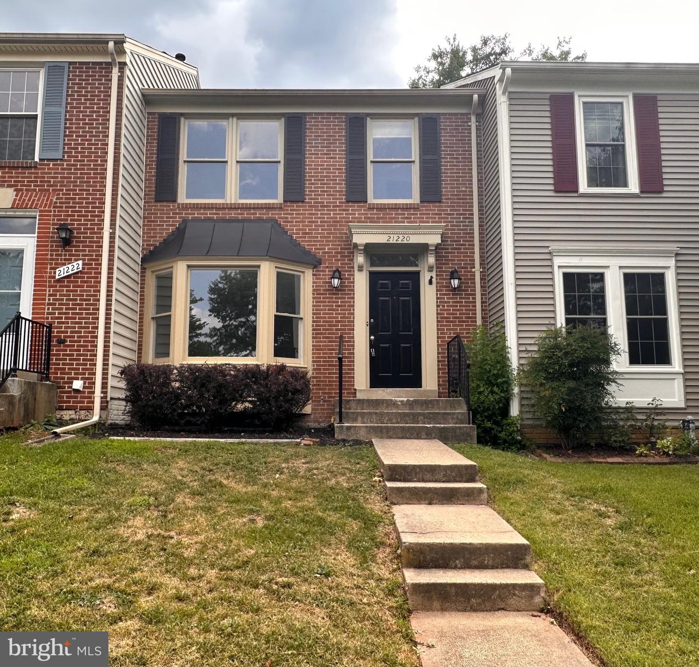 Property Photo: 21220 Hedgerow Terrace VA 20147