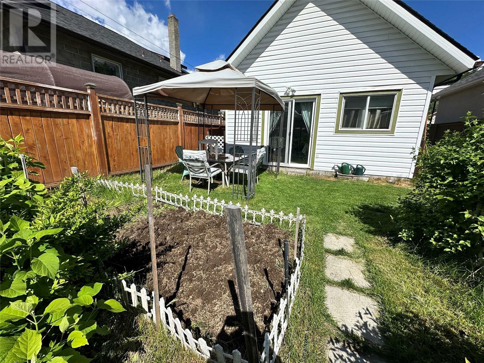 Property Photo: 1744 Noran Street BC V1R 1W9