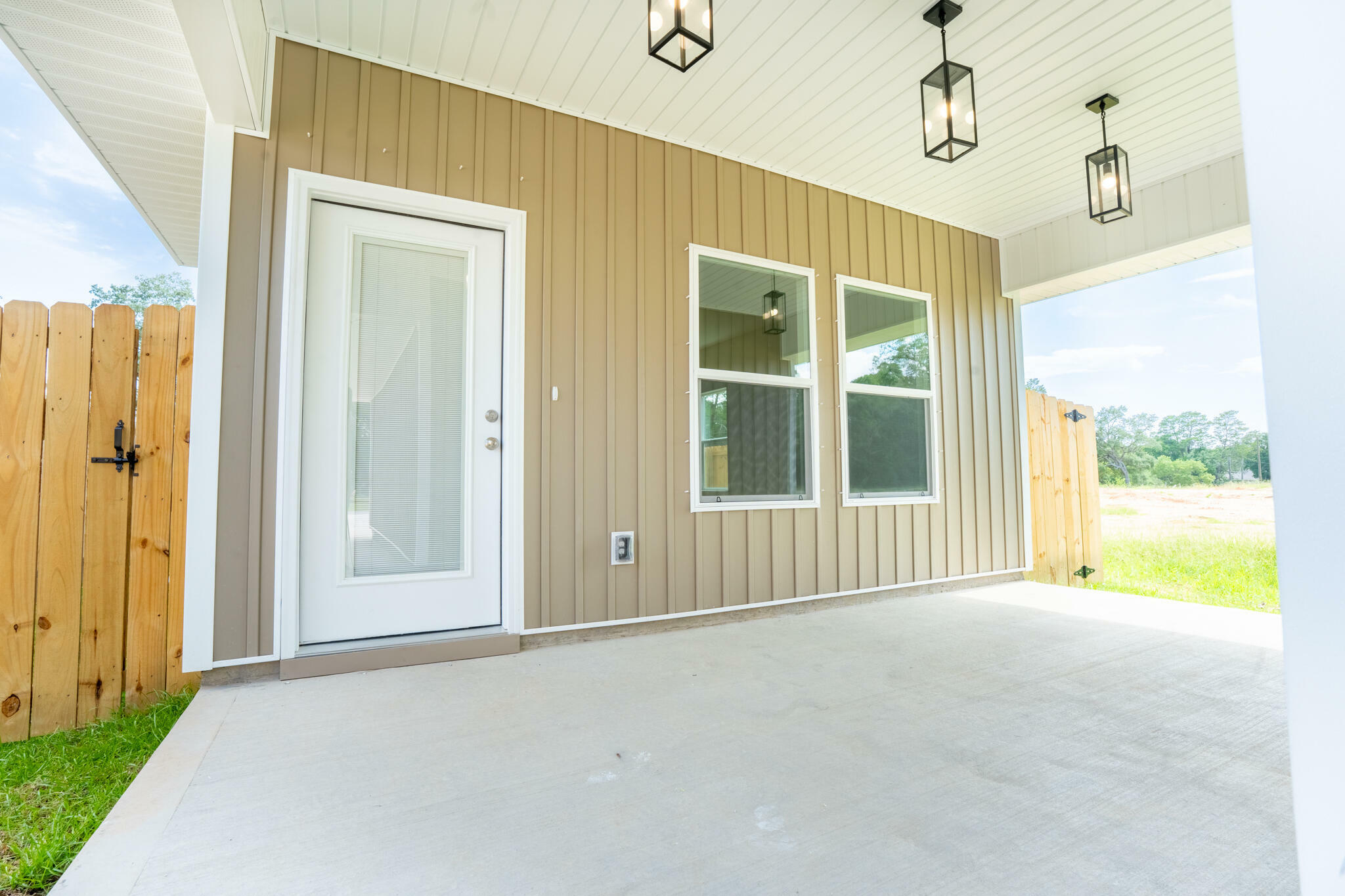 Property Photo: 110 2nd Avenue FL 32579