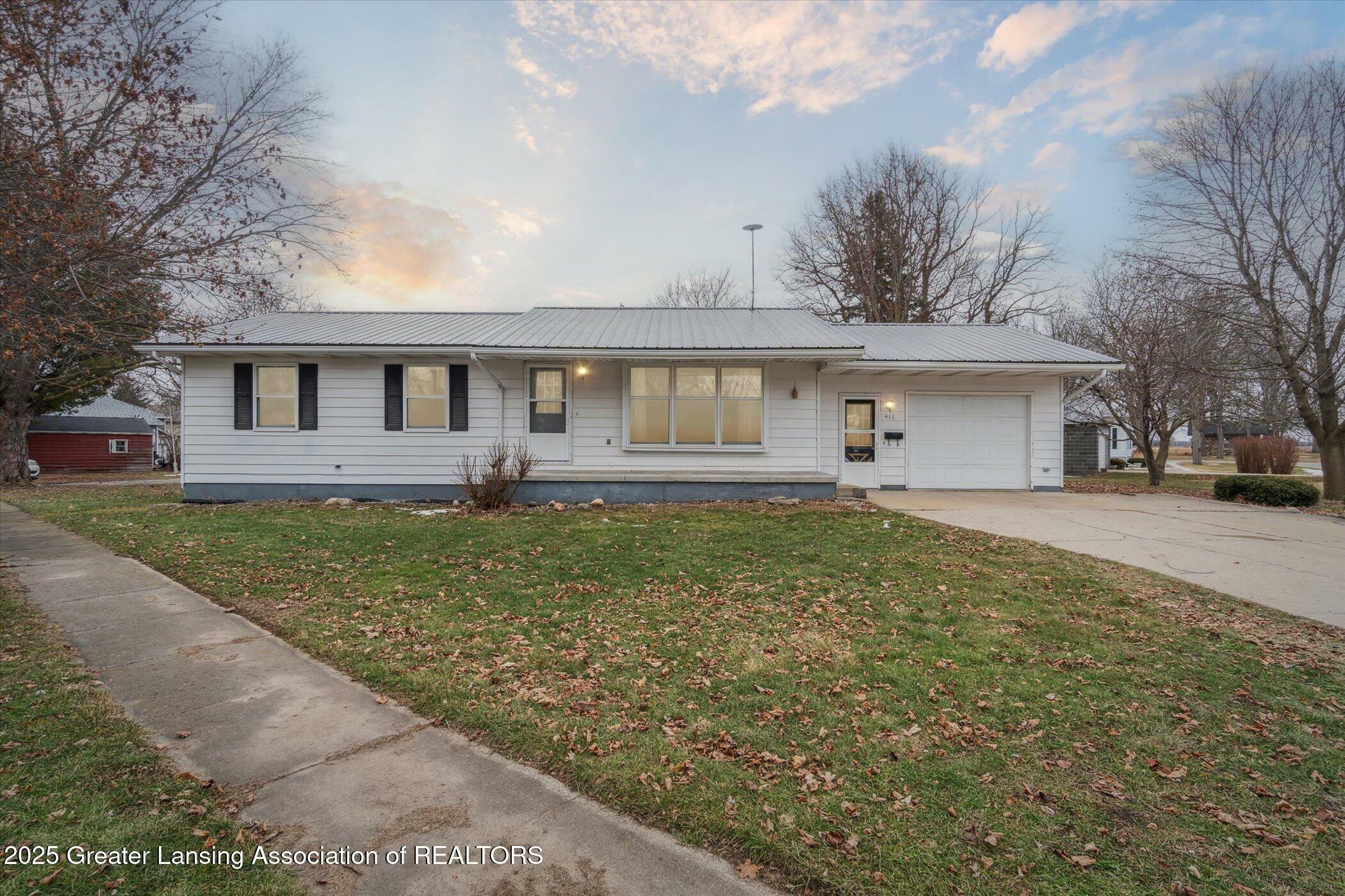 411 W Elba Street  Perrinton MI 48871 photo