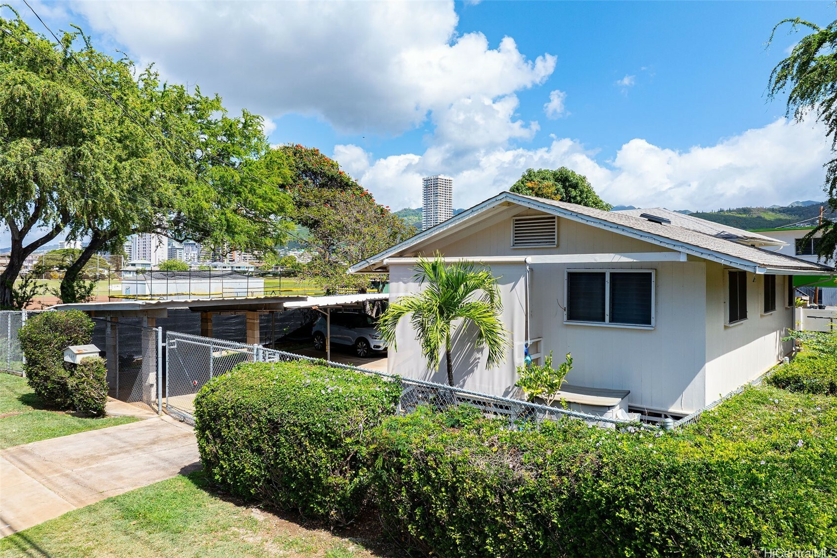 2724 Date Street  Honolulu HI 96816 photo
