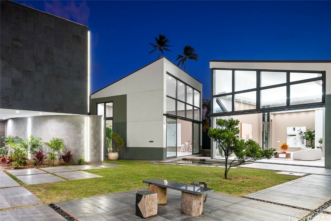 4758 Kahala Avenue  Honolulu HI 96816 photo