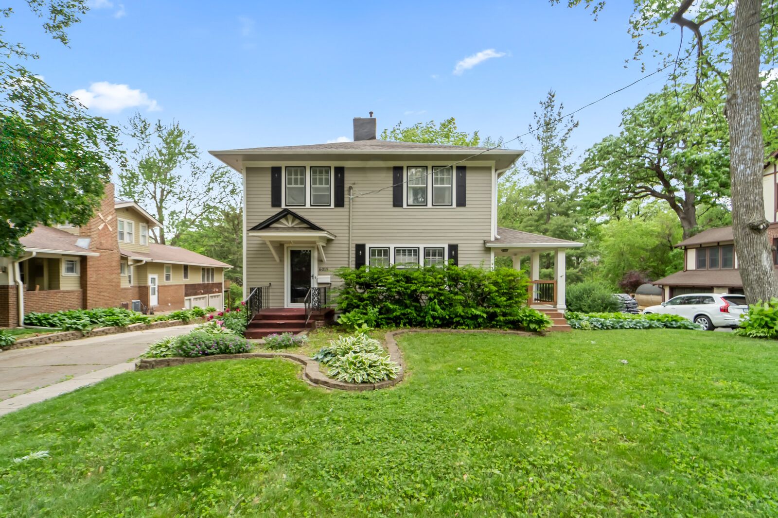 Property Photo: 6015 Waterbury Circle IA 50312