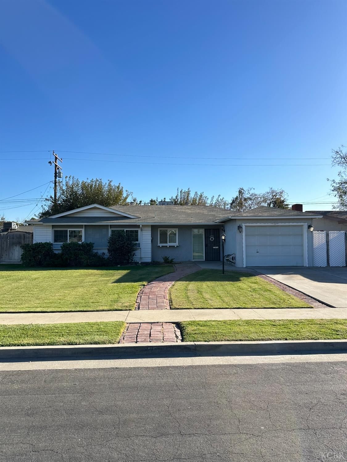 Property Photo:  315 E Amber Way  CA 93230 