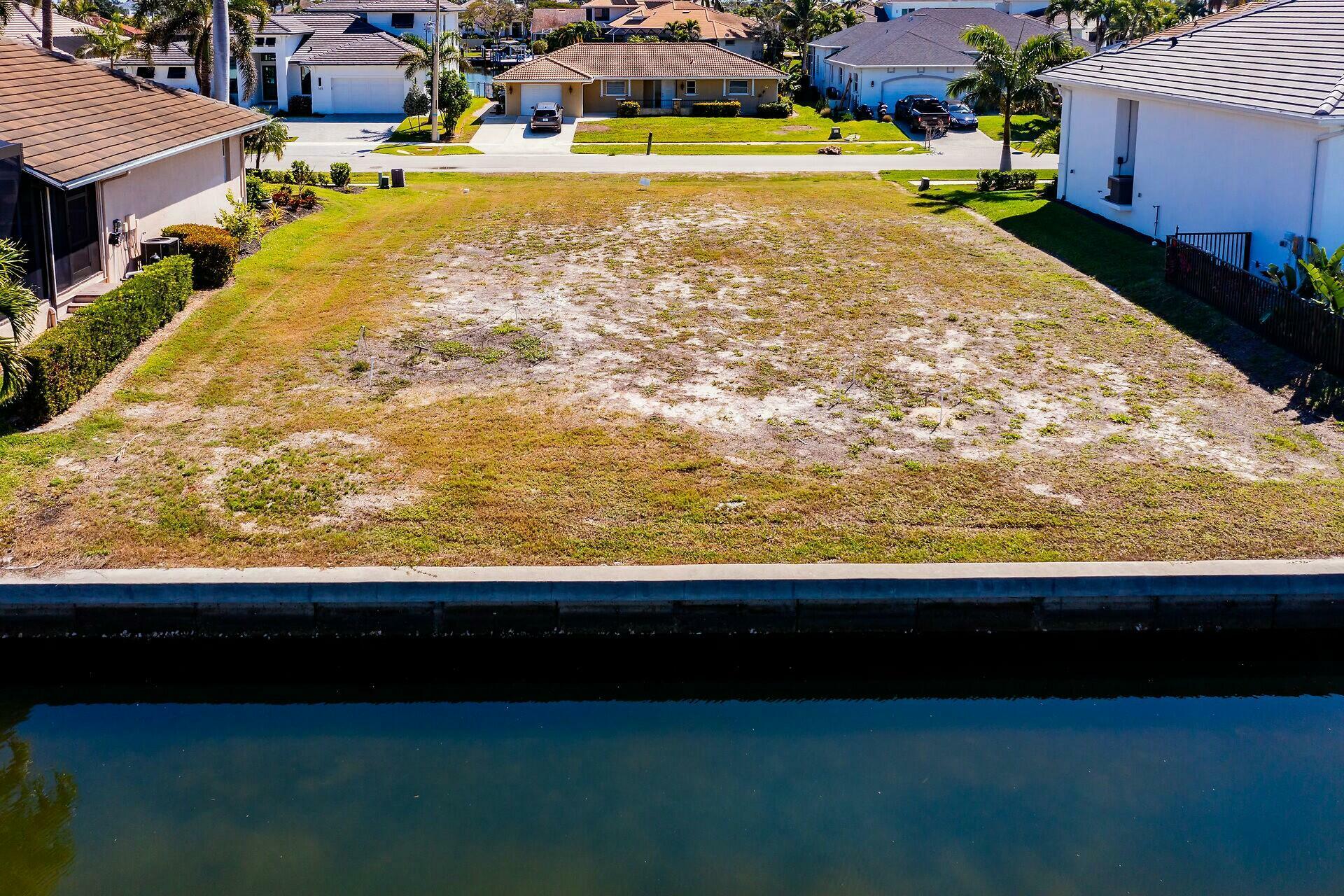 Property Photo: 152 Gulfport Court FL 34145