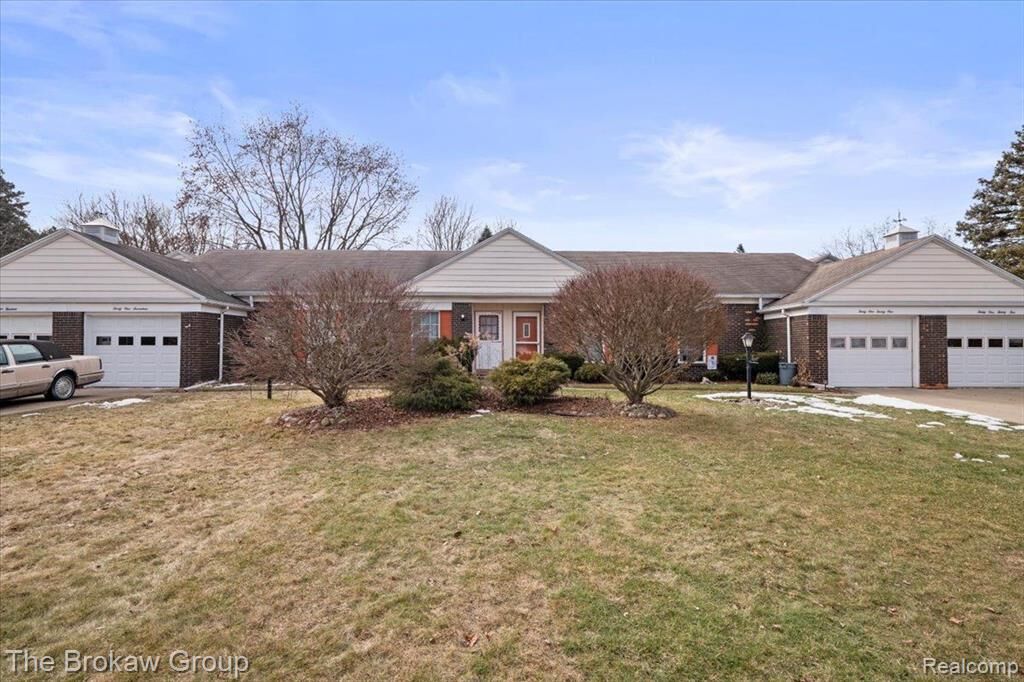 Property Photo:  3117 Vineyard Lane  MI 48433 2435 