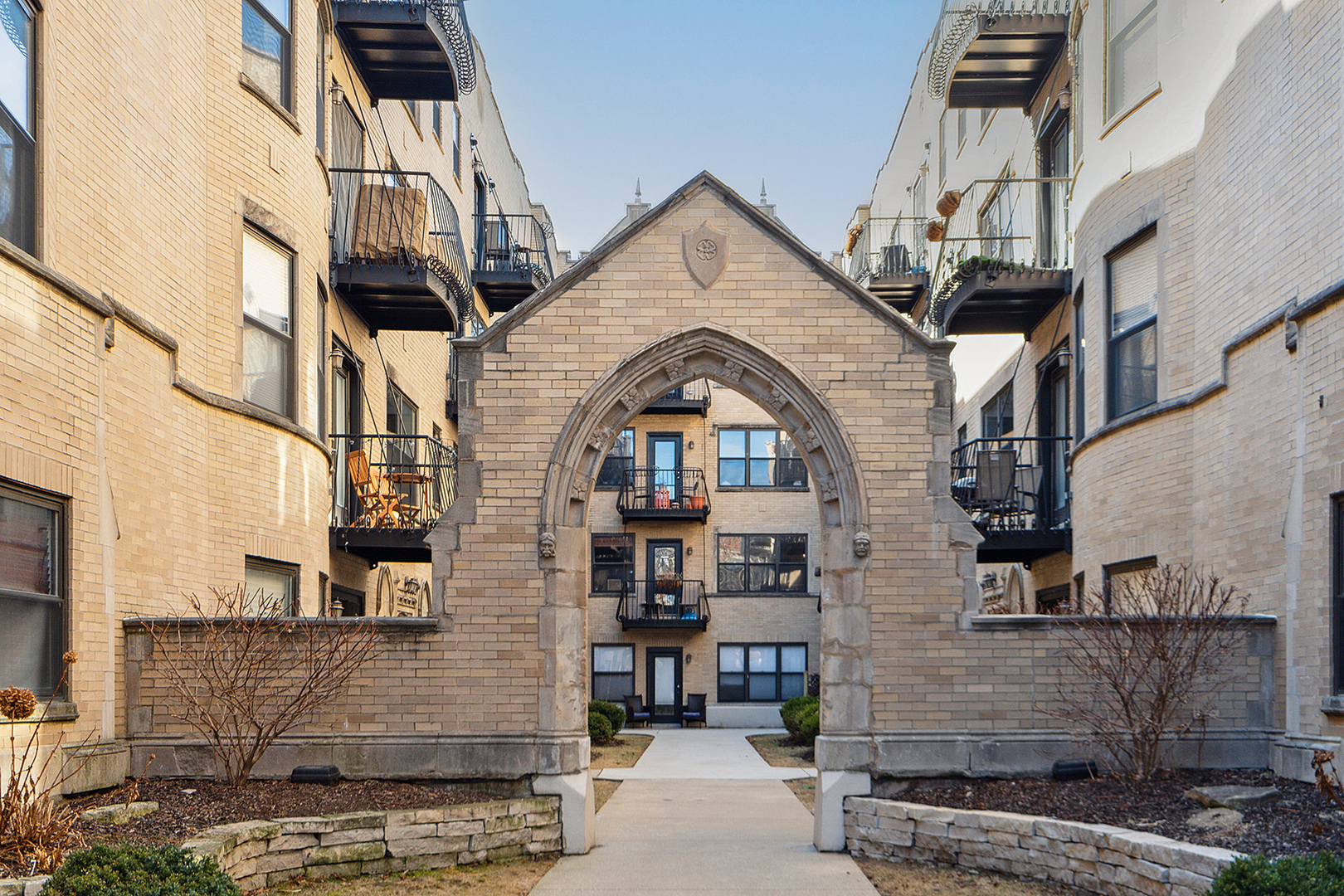 Property Photo:  4440 N Damen Avenue 2E  IL 60625 