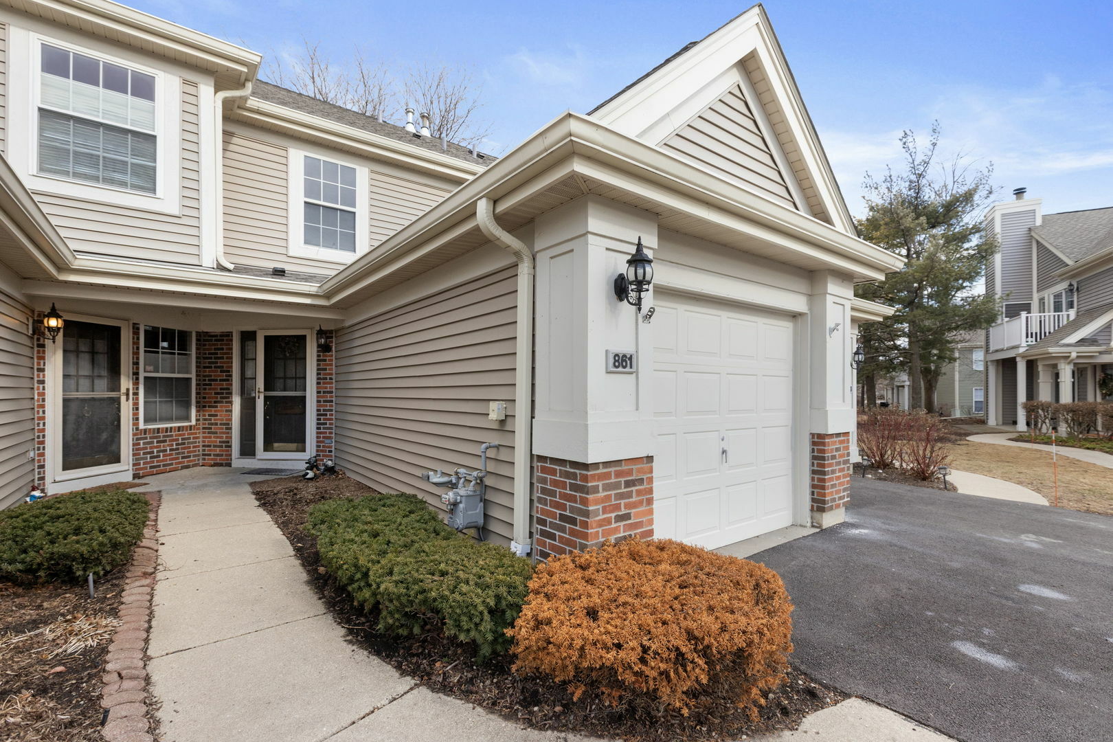 Property Photo:  861 Spring Creek Court  IL 60007 