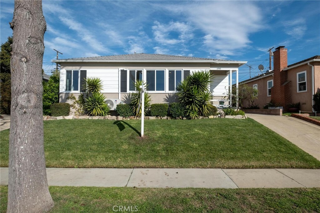 Property Photo:  11542 S Wilton Place  CA 90047 