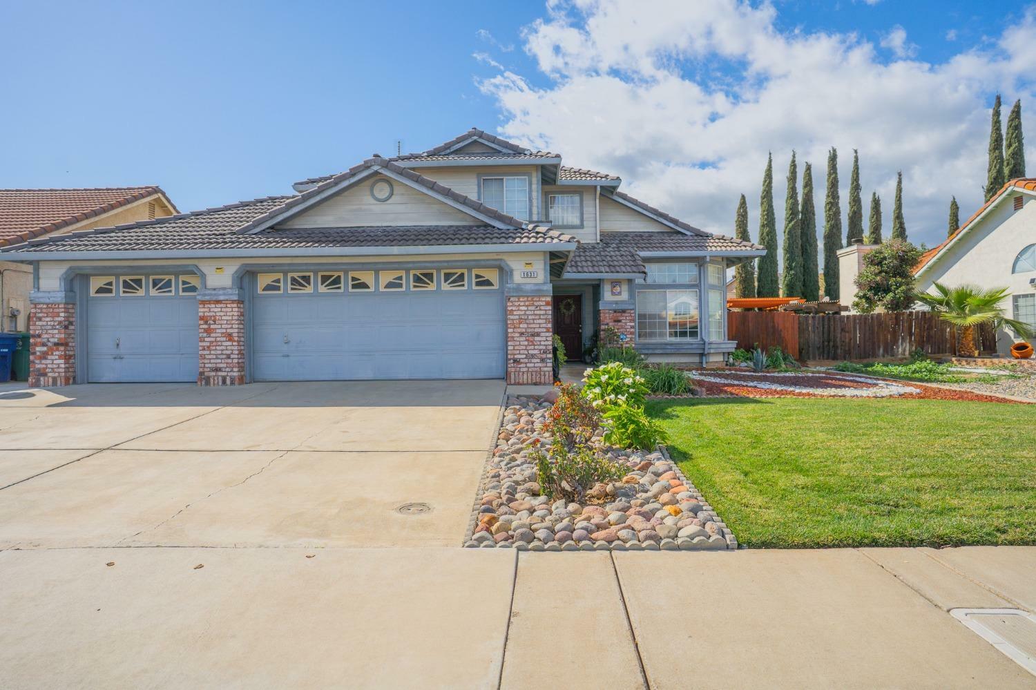 Property Photo:  1631 W I Street  CA 93635 