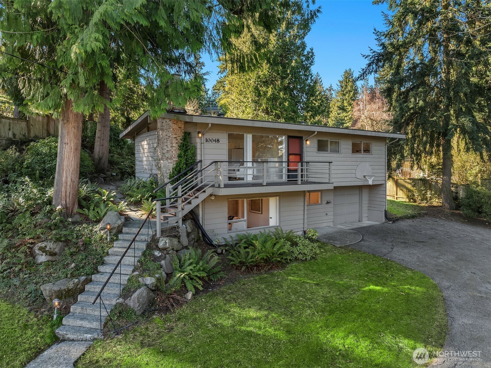 Property Photo: 10048 NE 30th Place WA 98004
