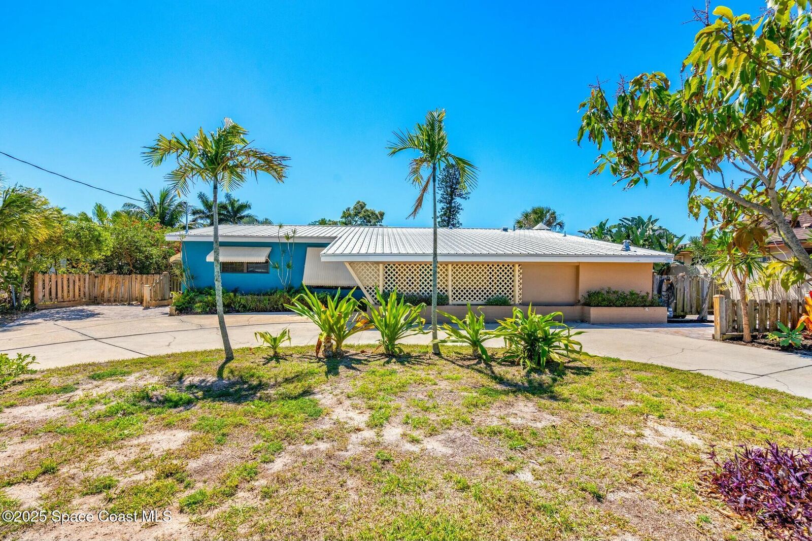 Property Photo: 352 W Arlington Street FL 32937