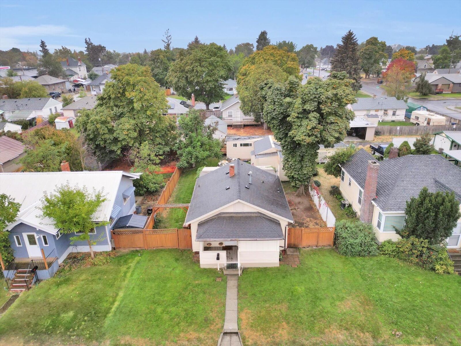 Property Photo:  814 E Glass Ave  WA 99207 