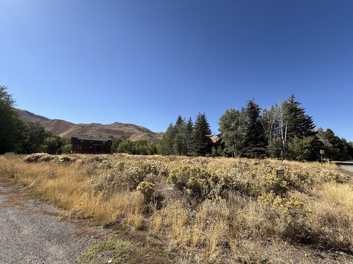 Property Photo:  201 Alturas Dr  ID 83333 