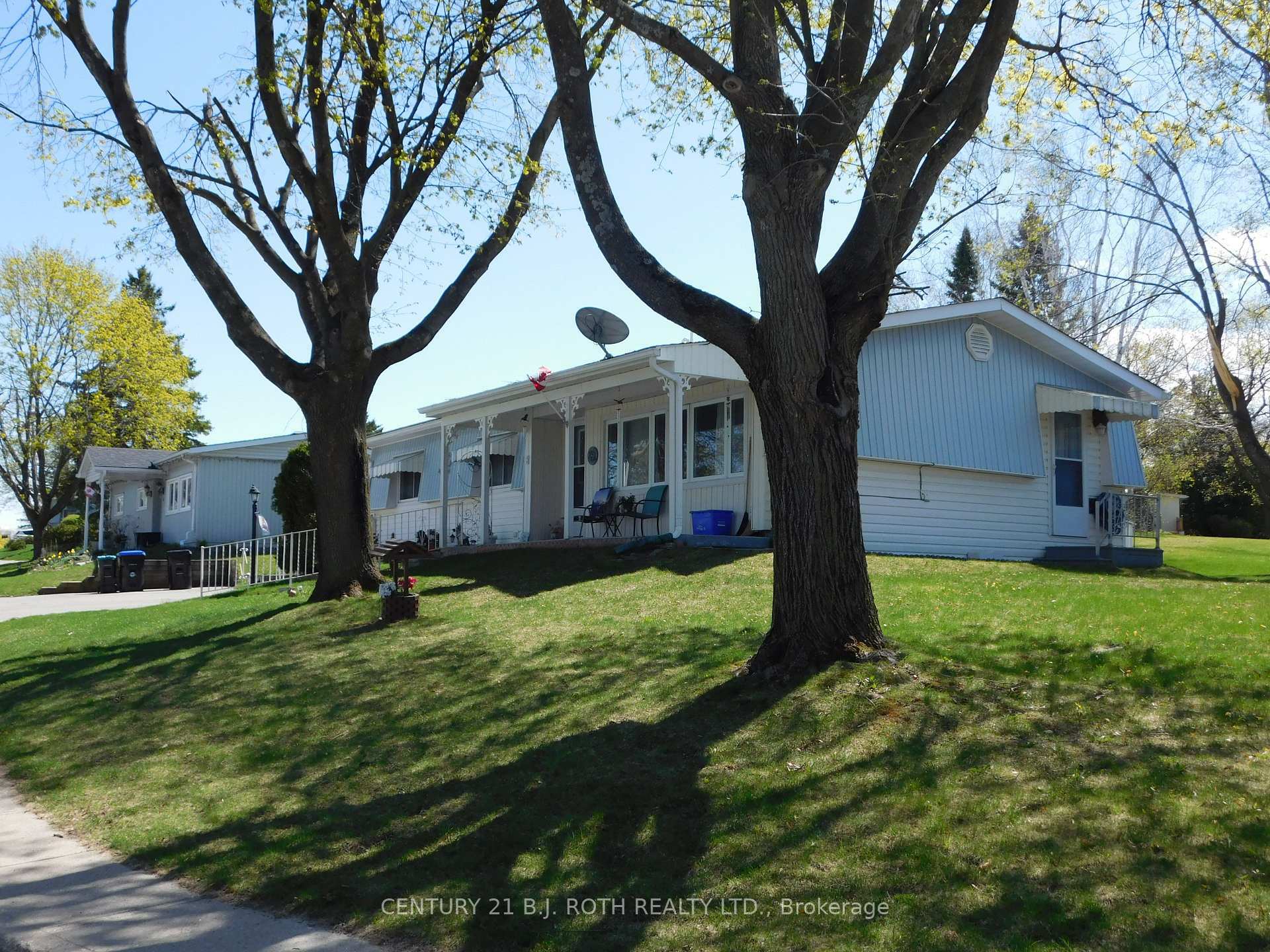 Property Photo: 2 Mimosa Drive ON L9S 1R2