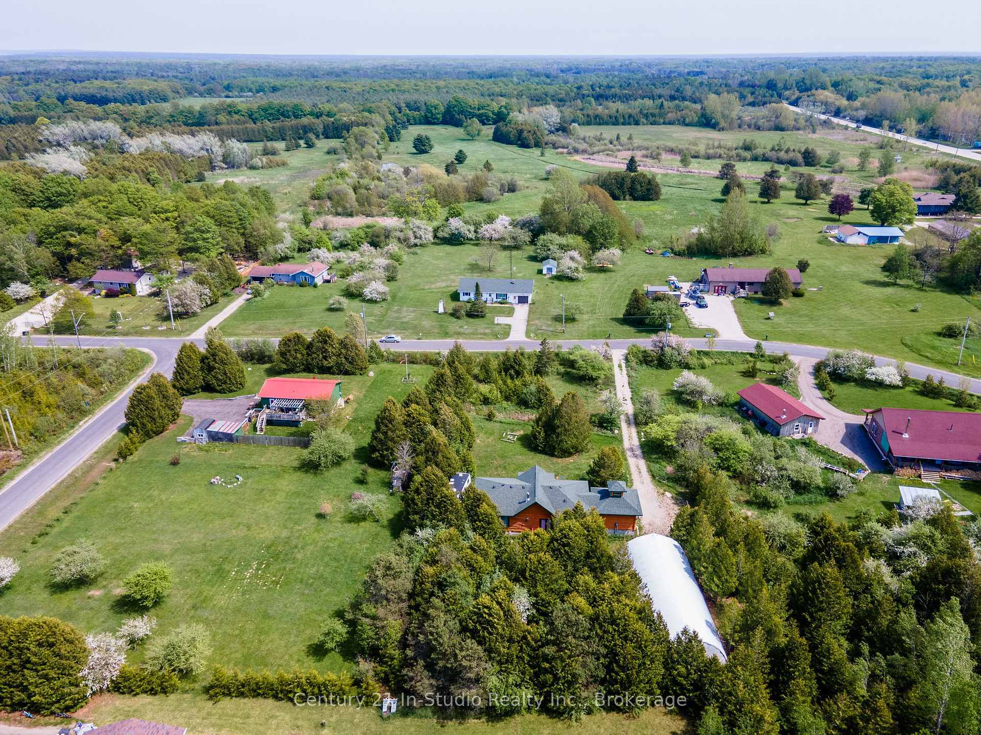 Property Photo: 25 Maple Golf Crescent ON N0H 2R0