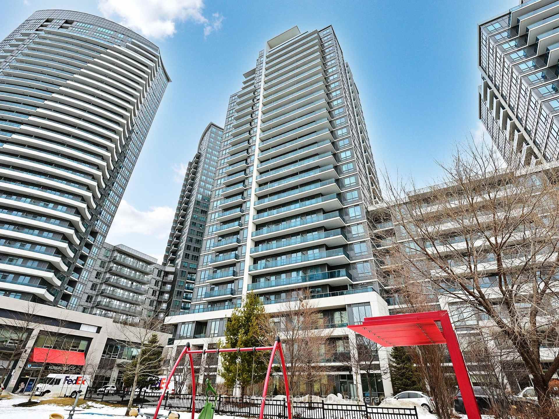 Property Photo: 7165 Yonge Street Ph105 ON L3T 0C9