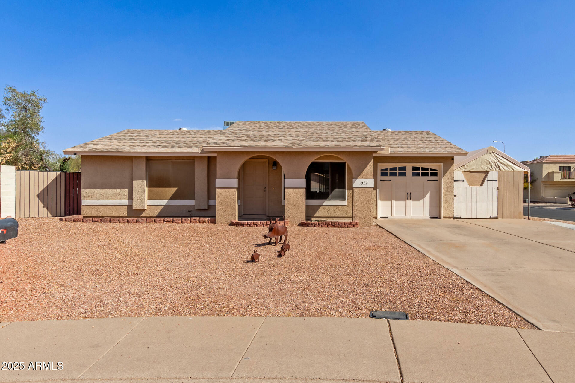 Property Photo:  1022 W Watson Drive  AZ 85283 