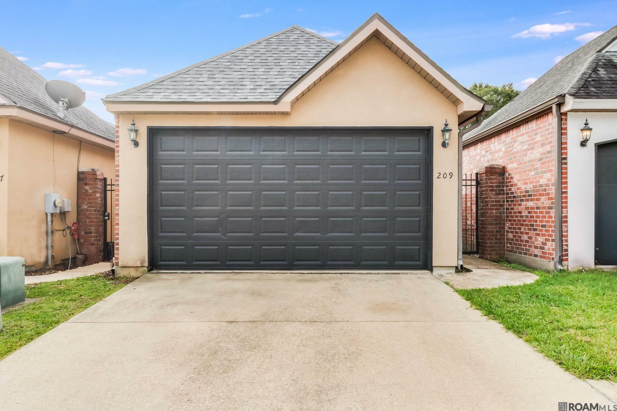 Property Photo: 209 Chimney Rock Blvd LA 70508