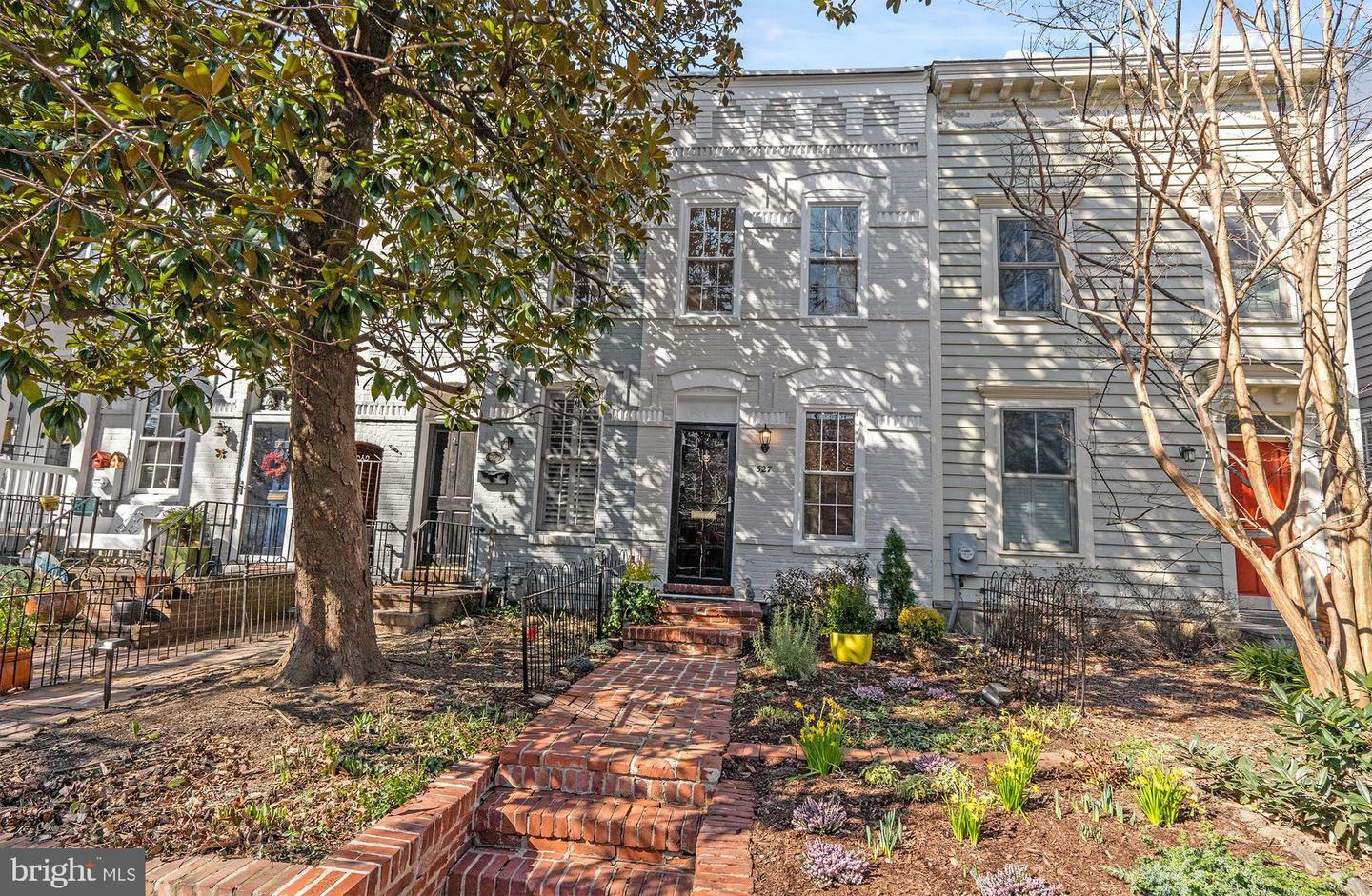 Property Photo:  527 5th Street SE  DC 20003 