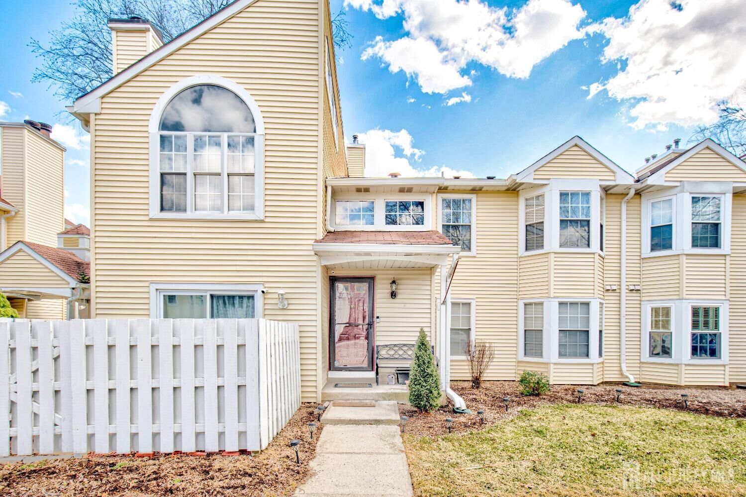 Property Photo:  3 Dennis Court  NJ 08520 