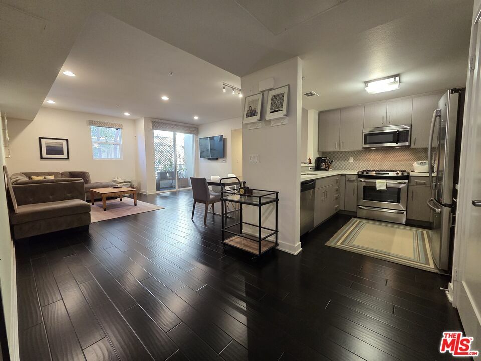 Property Photo:  436  S Virgil Ave 209  CA 90020 