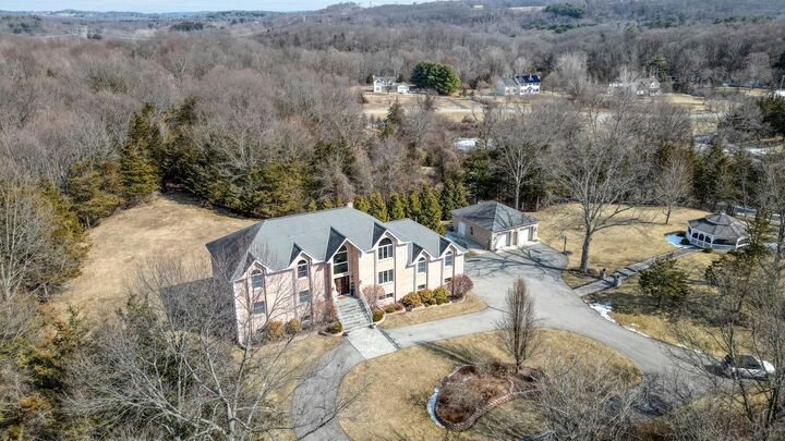 Property Photo: 11 Ridgeview Lane NY 12569