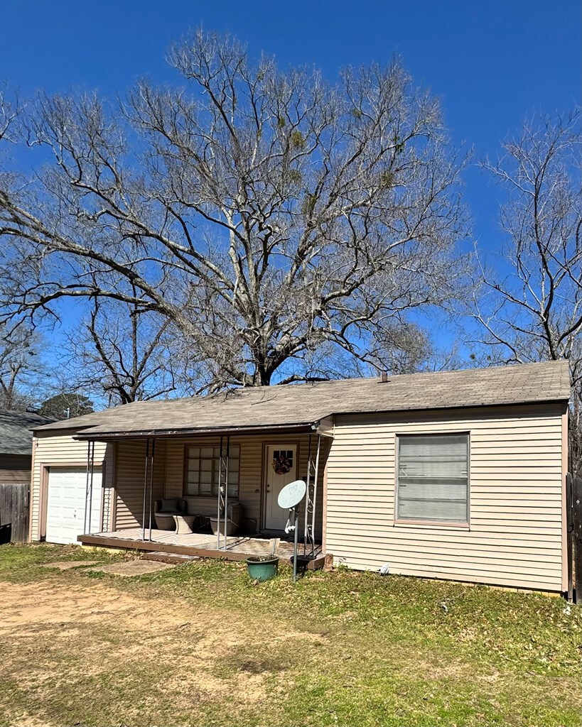 Property Photo:  701 E. Pinecrest  TX 75672 